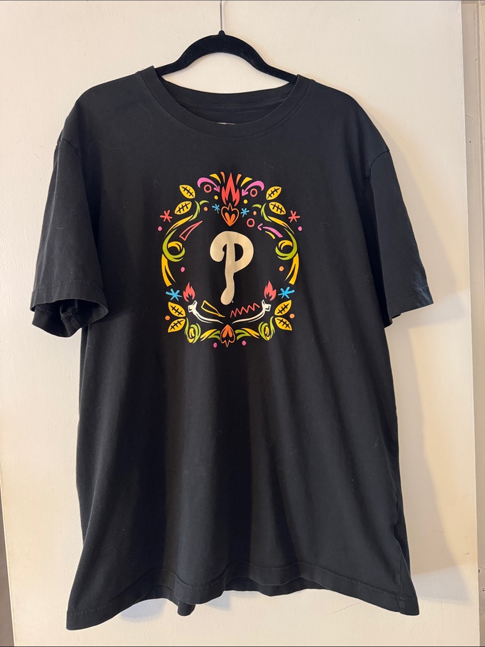 Philadelphia Phillies- New Era Black Short-Sleeve Tee